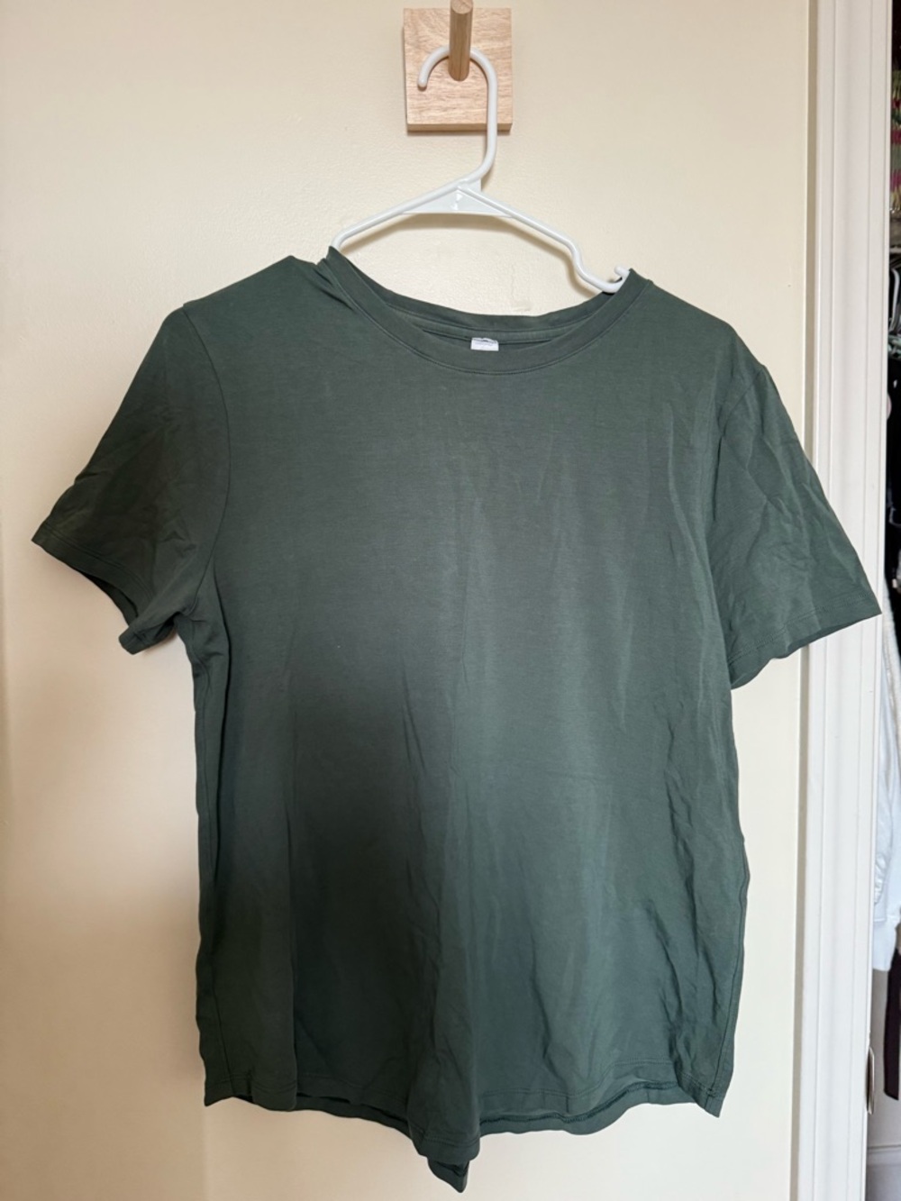 lululemon athletica Women's Forest Green Short Sleeve Crew Tee